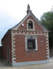 Pignon et les statues de la chapelle